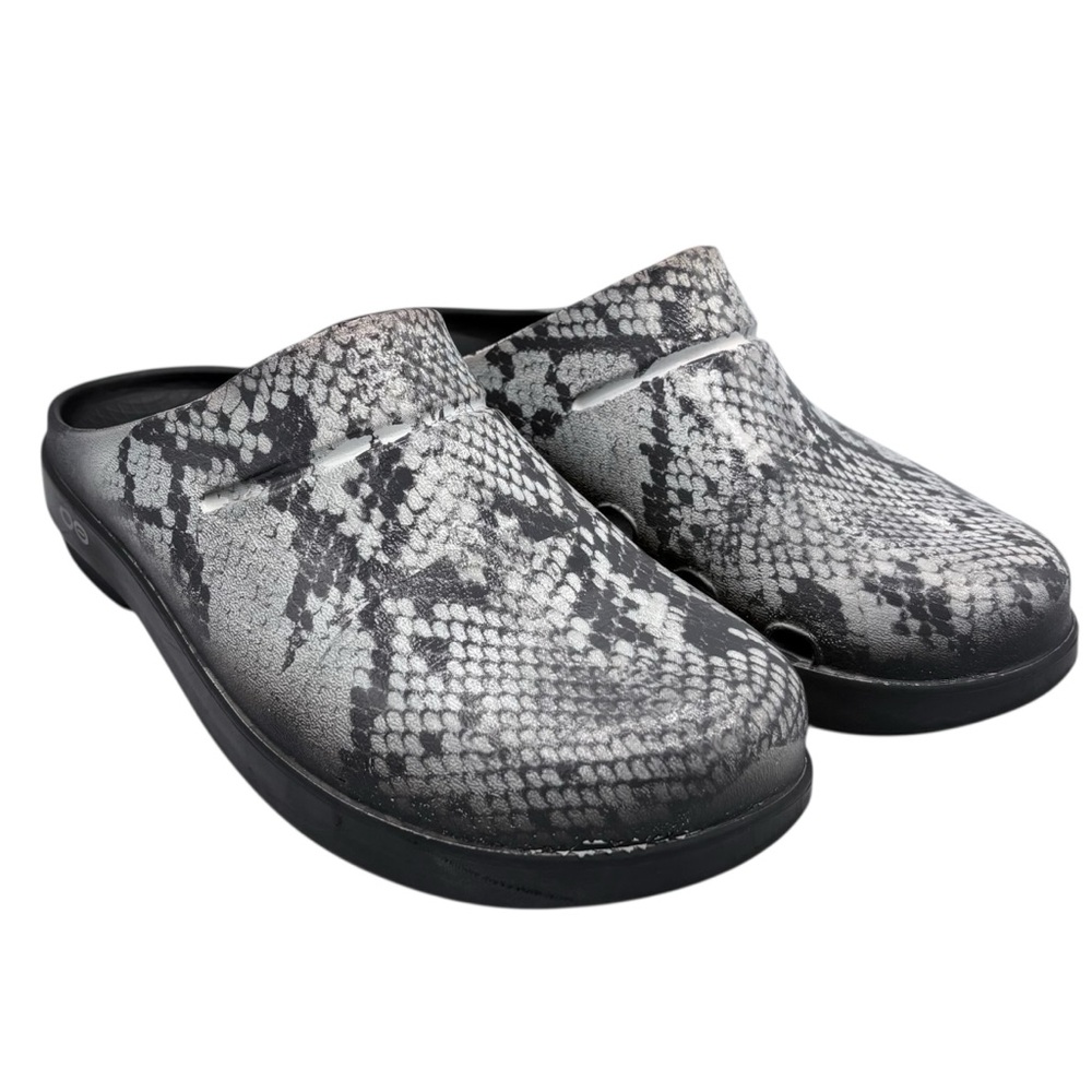 Oofos Oocloog Womens Size 9 Black Gray Snakeskin Recovery Shoes Limited Edition